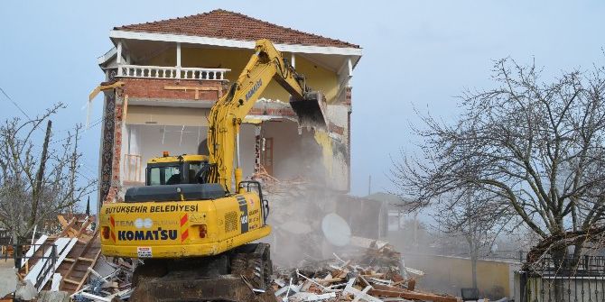 Deltada Villaların Yıkımına Başlandı