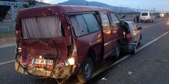 İzmir Aliağa’da Zincirleme Kaza: 5 Yaralı