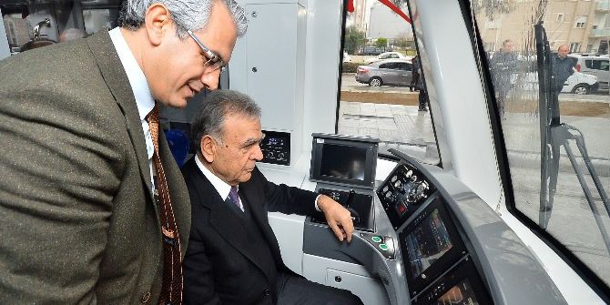İzmir’e Tramvay Geldi