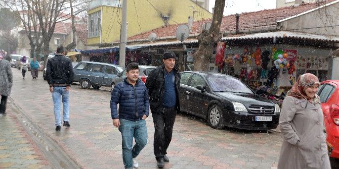 Gördes’e İlk Kar Düştü