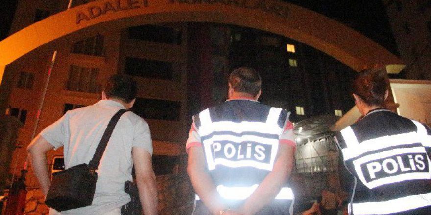 Elazığ’da 24 Savcı Ve Hakim Gözaltına Alındı