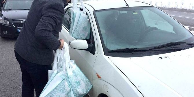 Belediye Mahsur Kalanlara Kumanya Dağıttı