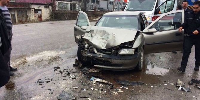 Bartın’da Trafik Kazası: 2 Yaralı