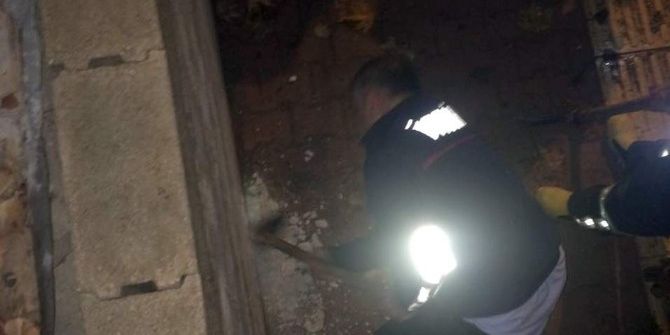 Duvar Arasında Sıkışan Köpeği İtfaiye Ekipleri Kurtardı