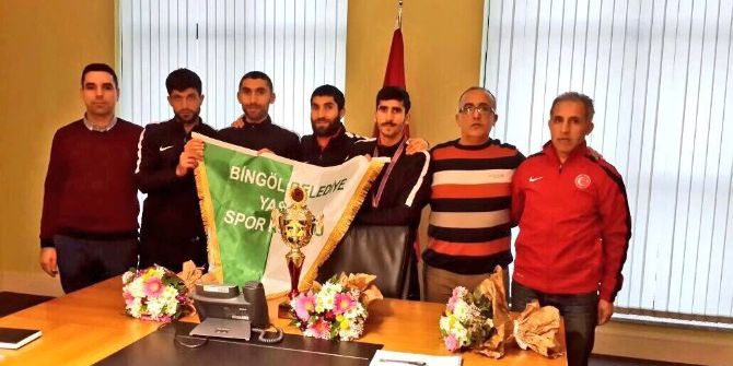 Bingöl Belediyesi Yaşamspor Türkiye Birincisi Oldu