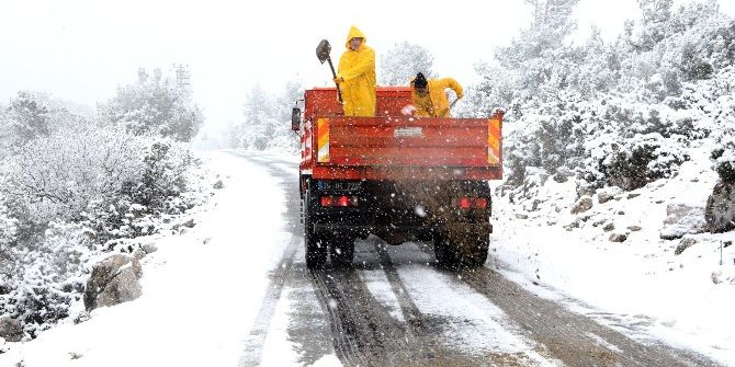 İzmir’de Kar Bastırdı