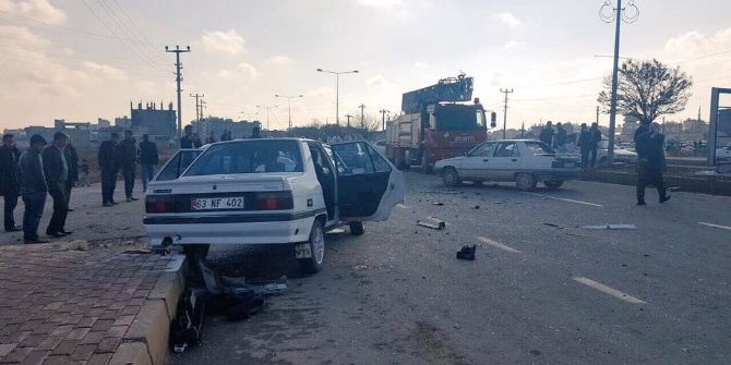 Trafik Kazasında 4 Kişi Araçta Sıkıştı