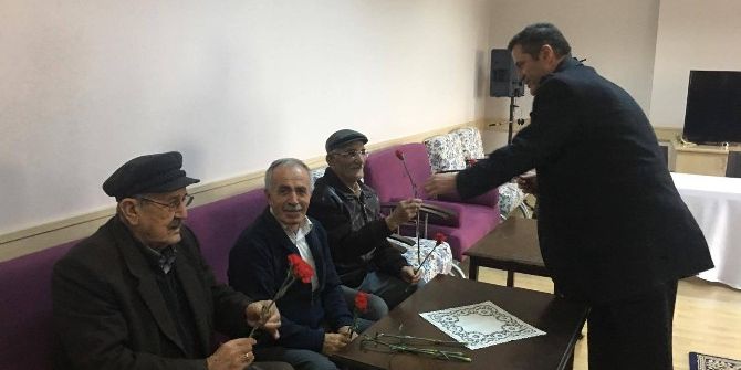 Söke Kartalları Huzur Evi Yaşlılarını Unutmadı