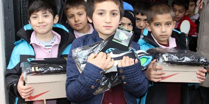 Alanya’da Hayırseverden, 249 Öğrenciye Giyim Yardımı