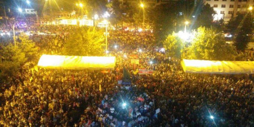 Demokrasi Mücadelesi Devam Ediyor