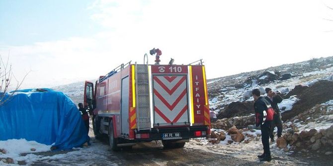 Su Kesintilerinin Yaşandığı Mahallelere İtfaiye Araçlarıyla Su Taşındı
