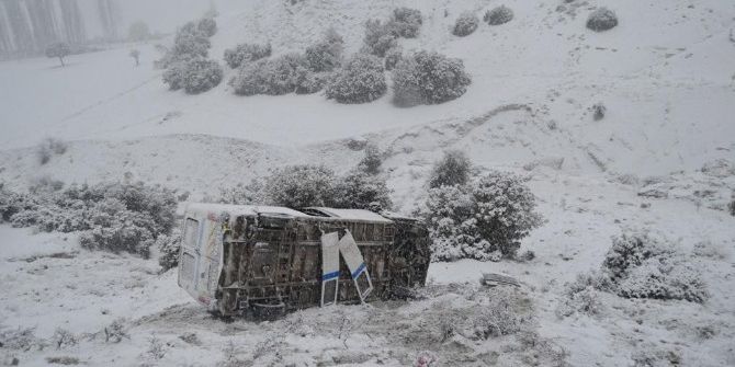 Öğrenci Servisi Uçuruma Yuvarlandı: 8 Yaralı