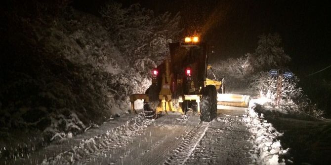 Salihli’de Kapanan Yollar Ulaşıma Açıldı