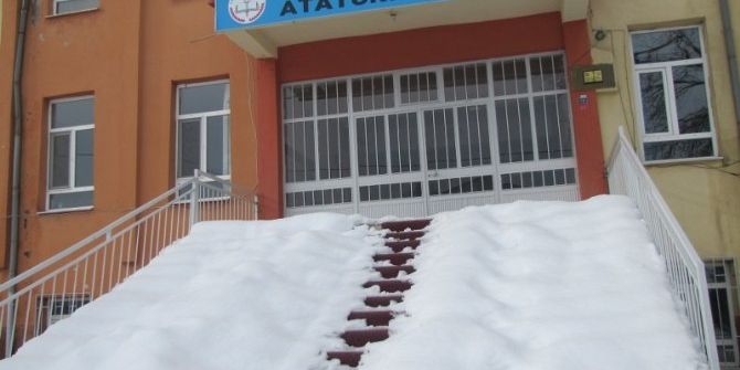 Hisarcık’ta Okullara 1 Gün Kar Tatili