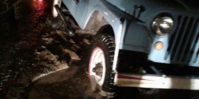 Aski’nin Kazdığı Çukura Jip Düştü