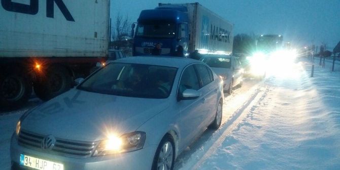 Devrilen Tır Ankara-konya Yolunu Ulaşıma Kapattı