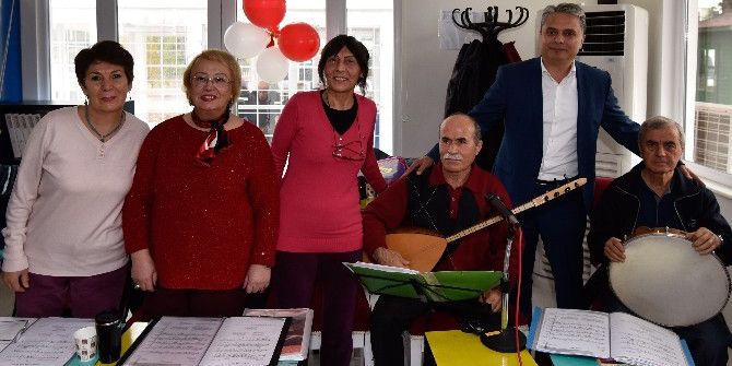 Başkan Uysal, Yaşlı Evi’nde Yeni Yıl Kutlamasına Katıldı