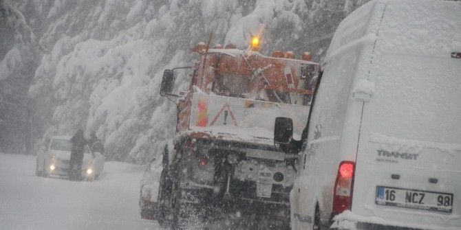 Uludağ’da Fırtına Ve Tipi Etkili Oluyor