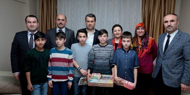 Vali Azmi Çelik Ve Eşi Emel Çelik, Sevgi Evlerini Ziyaret Etti