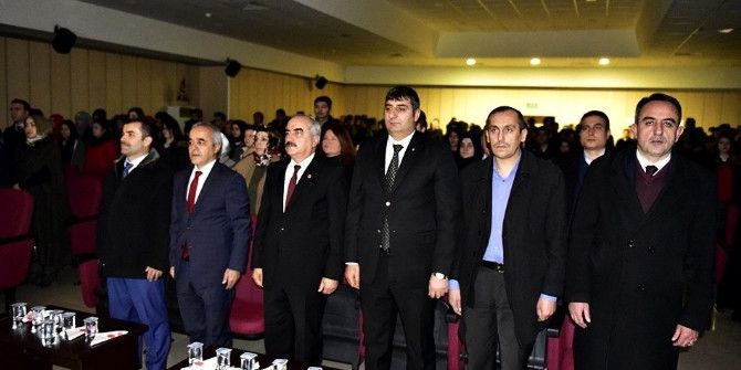 Tosya’da Öğrenciler Tarafından 15 Temmuz Şiiri Dinletisi Programı Düzenlendi