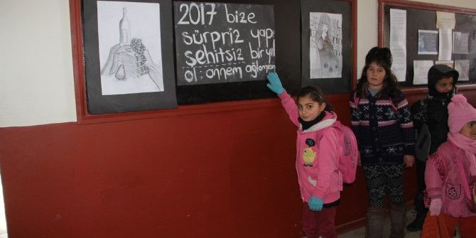 Başkaleli Öğrencilere Kırtasiye Malzemesi Desteği