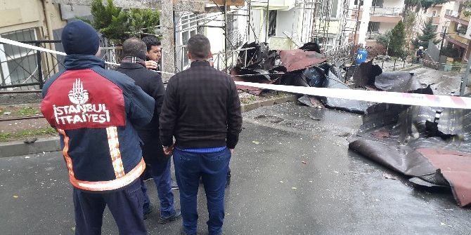 Şişli’de Şiddetli Fırtına Binanın Çatısını Uçurdu