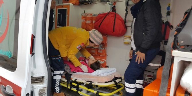 Bilecik’te Okul Çıkışı Yolun Karşısına Geçen Çocuğa Araba Çarptı