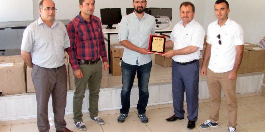 Fakılı İlk Ve Ortaokulu’na Bilgisayar Ve Projeksiyon Cihazı Yardımı