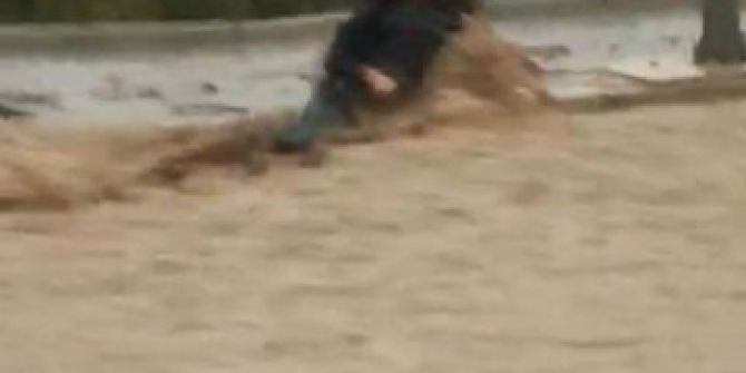 Yolun Karşısına Geçmek İsterken Sele Kapıldılar