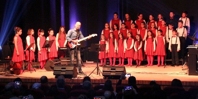 Çocuklardan Muhteşem Yeni Yıl Konseri