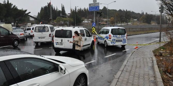 İzmir-Manisa Yolu Kar Nedeniyle Trafiğe Kapatıldı