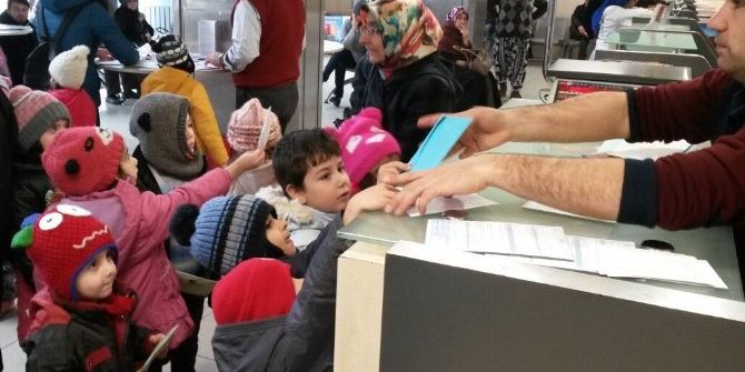 Minik Öğrenciler Yakınlarını Unutmadı