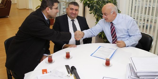 Döşemealtı Belediyesi’nden Personeline Yeni Yıl Promosyonu