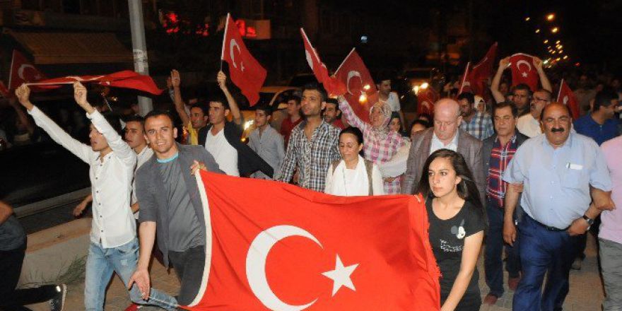 Cizreliler Darbe Girişimini Protesto Etti