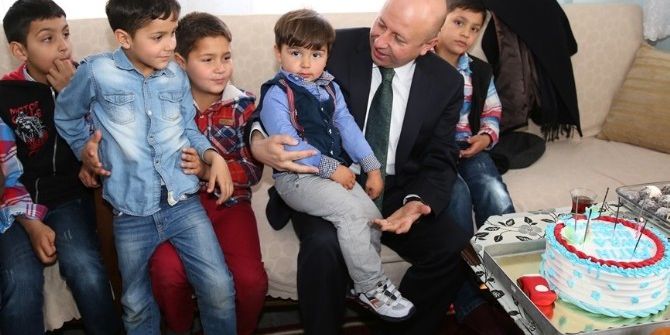 Çolakbayrakdar Çocukların Davetini Geri Çevirmedi