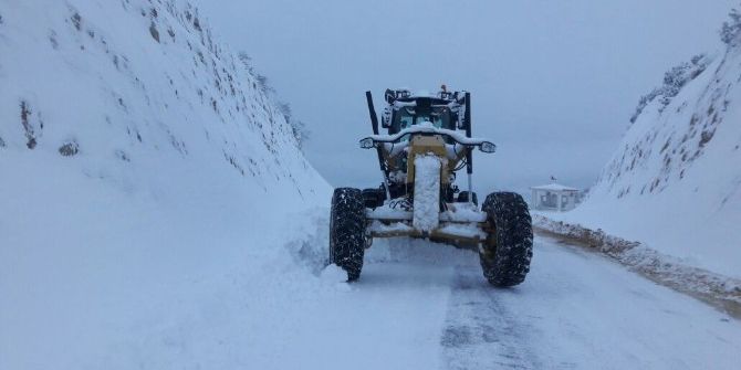 Büyükşehirden Kar Küreme Ve Tuzlama Çalışması