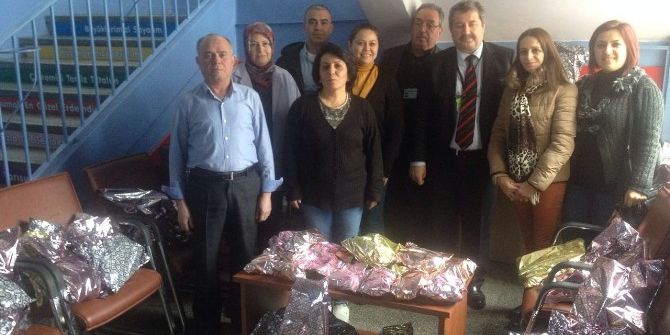 Yeni Yıla Girerken Tüm Çocukların Yüzü Gülsün Diye