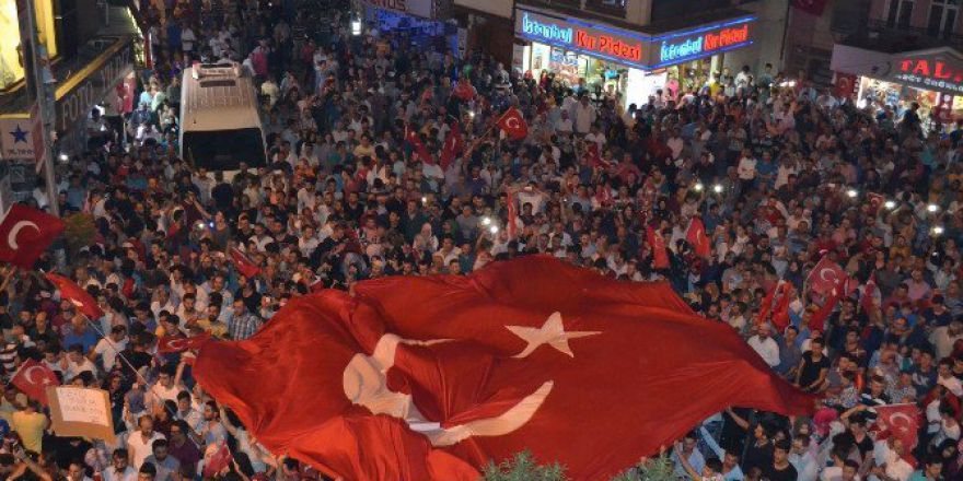 İnegöl Darbeye Karşı Dimdik Ayakta