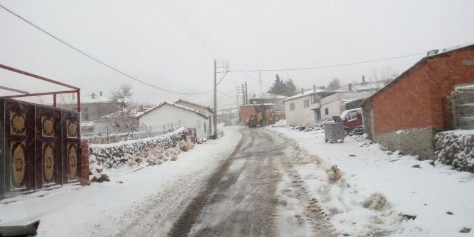 Manisa’da Karla Mücadele Sürüyor