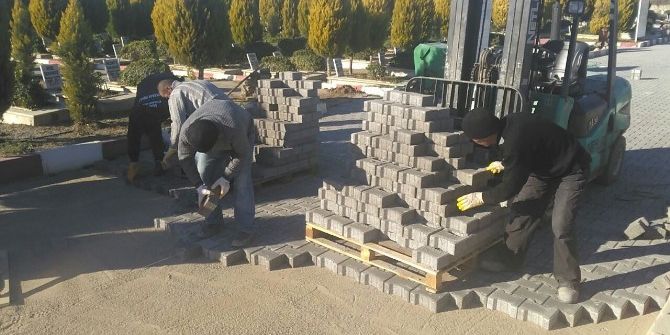 Turgutlu Mezarlığına Parke Taşı Döşendi