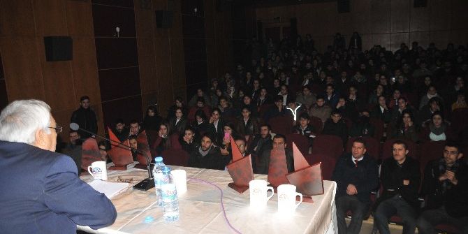 Şair Sezai Karakoç Yüksekovalı Öğrencilerle Buluştu