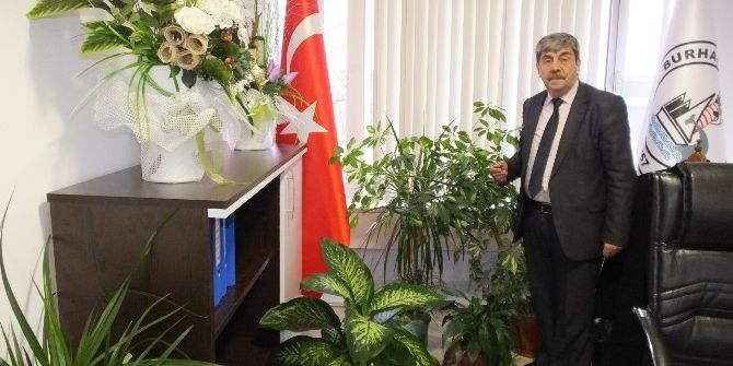Başkan Yardımcısı Odasını Çiçek Bahçesine Çevirdi