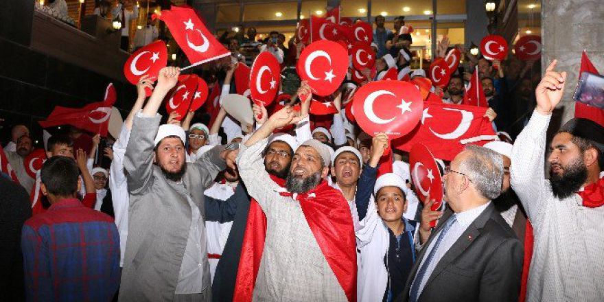 Fetih Suresi Ve Dualar İle Darbe Girişimini Lanetlediler