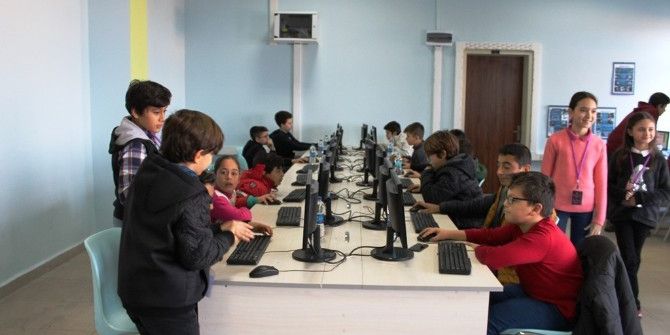 Ayvalıklı Çocuklar Kodlamada Sınırları Zorluyor