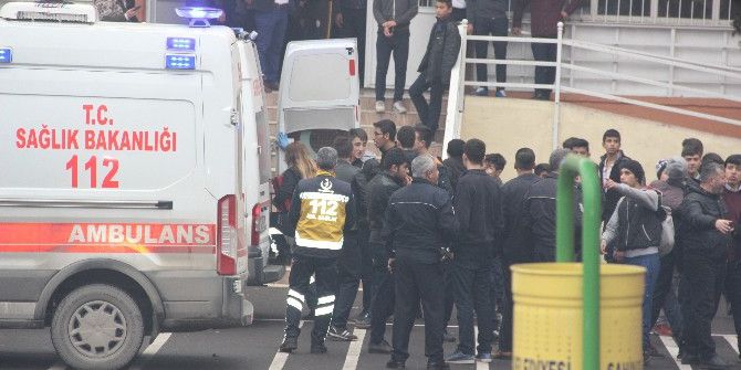 Gaziantep’te Liseli Öğrenciler Arasında Kavga: 1 Yaralı