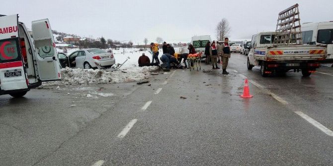 Samsun’da Otomobil İle Öğrenci Servis Minibüsü Çarpıştı: 13 Yaralı