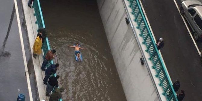 Selde Deniz Yatağıyla Yüzme Keyfi