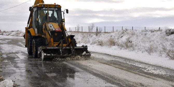 Tepebaşı’nda Karla Mücadele Sürüyor