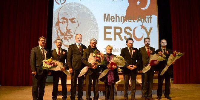 Akif’i Anlamak Konulu Panel