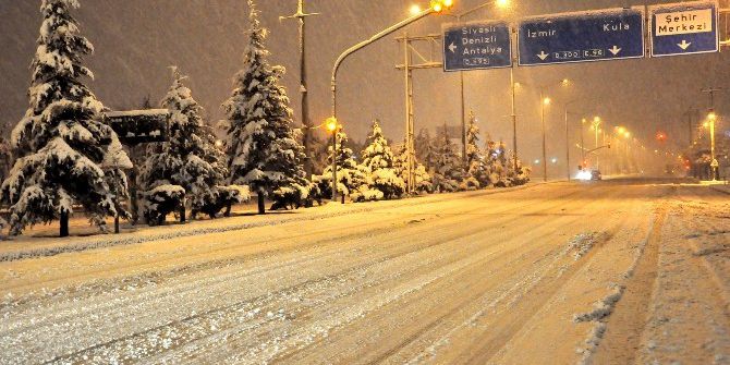 Uşak’ta Taşıma Merkezi Okullar Cuma Günü Tatil Edildi